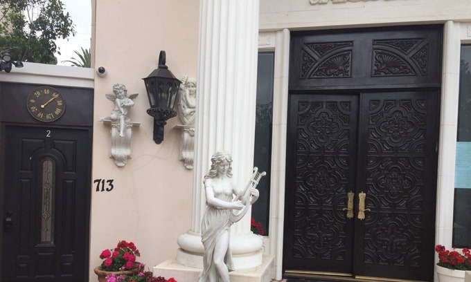 North of Montana House | SECOND FLOOR of Santa Monica Luxury Roman Villa
