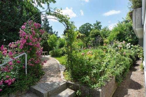 Muellheim Apartment | Secret Garden