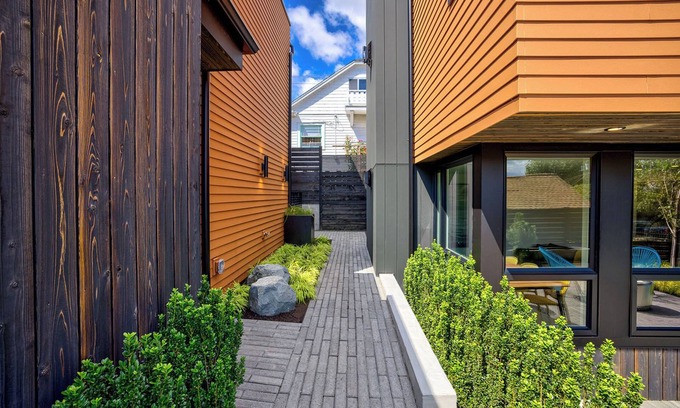 Wallingford Apartment | Secret Hideaway - New Custom Built Home