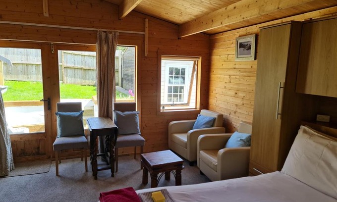 Hythe Apartment | Secret Hythe, Sea views Town location 2km Eurotunnel