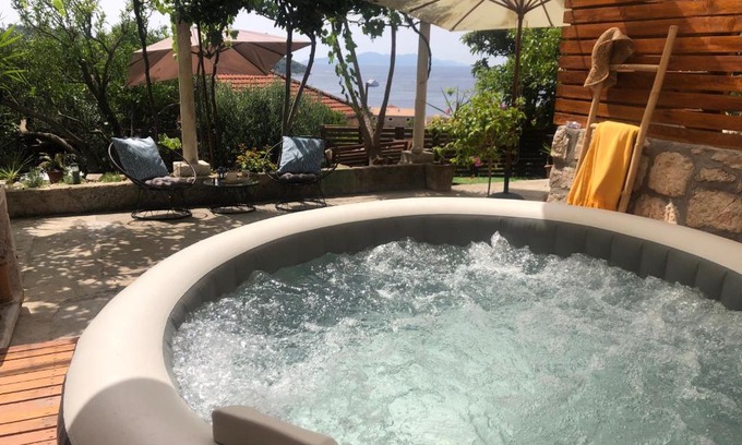Lopud Island House | SECRET PARADISE-Holiday home with hot tub and BBQ