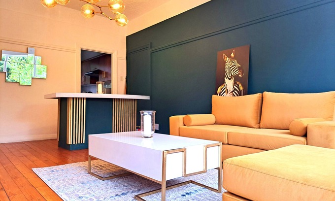 Rondebosch Apartment | Secure Modern 2 bed - excellently located