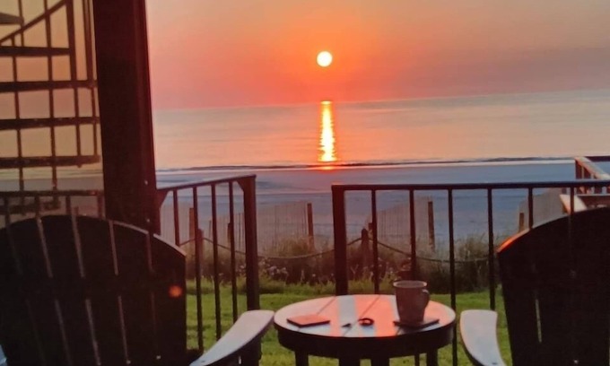 Sawgrass Condo | See, smell, hear, and feel the ocean in your backyard, just 10 steps away! πΊ