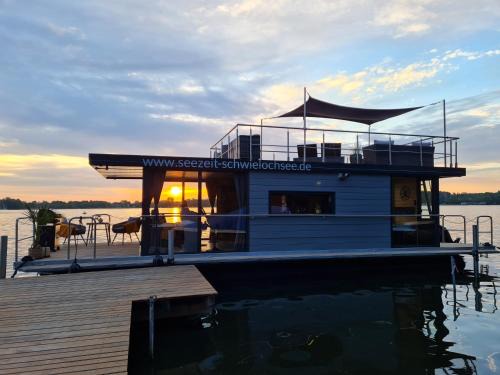 Mullrose Boat Rental | Seezeit im Hausboot mit Kamin & Sauna