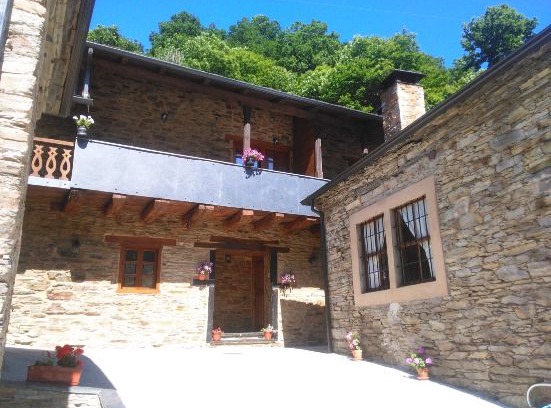 Santa Eulalia de Oscos Cabin | Self catering Oscos Valley for 2 people