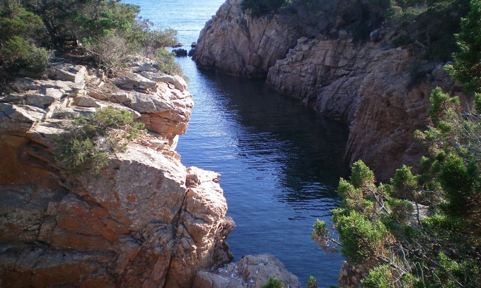 Monacia-d'Aullene Apartment | Self catered studio in a quiet village with view of the sea