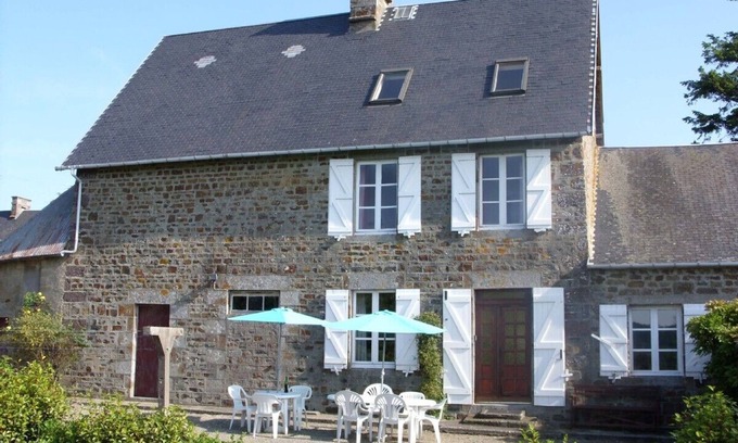 Sourdeval-les-Bois House | Self catering holiday farmhouse, beautiful scenery, hamlet, nr coast, Normandy
