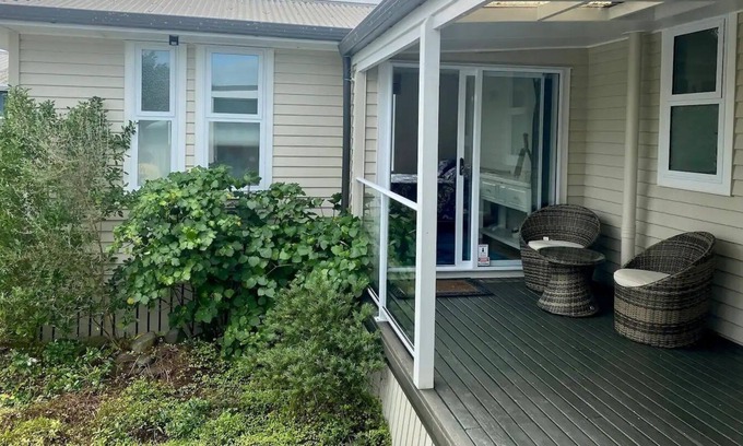 Kaiaua Apartment | Self Contained Studio w Ensuite