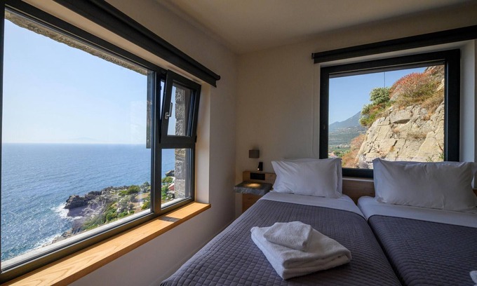 Lefktron Apartment | Selini Penthouse Suite