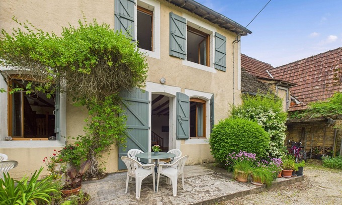 Montignac Ski Chalet | Semi-detached cottage - shared pool - 4 people