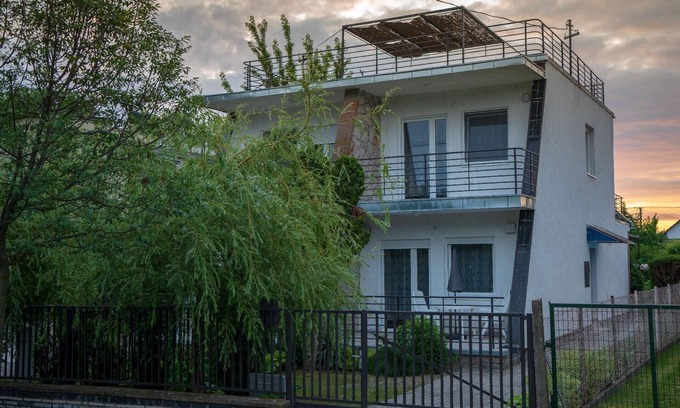 Szantod House | Semi-detached house for six people with a garden