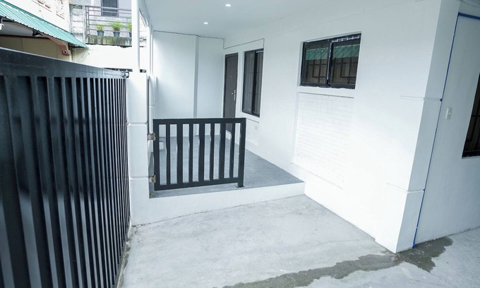 Las Pinas House | Semi-detached newly renovated home in a friendly neighborhood