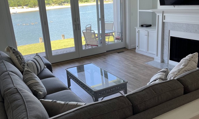 Greenport Condo | Sensational, newly remodeled waterfront Greenport condo
