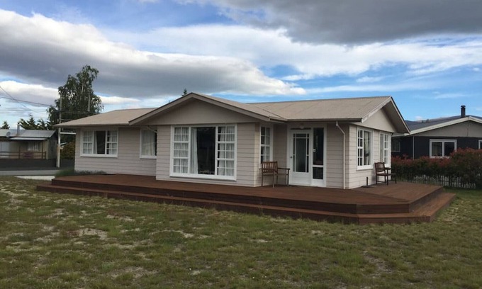 Twizel House | Sensational Views on Tekapo Drive - FREE WIFI