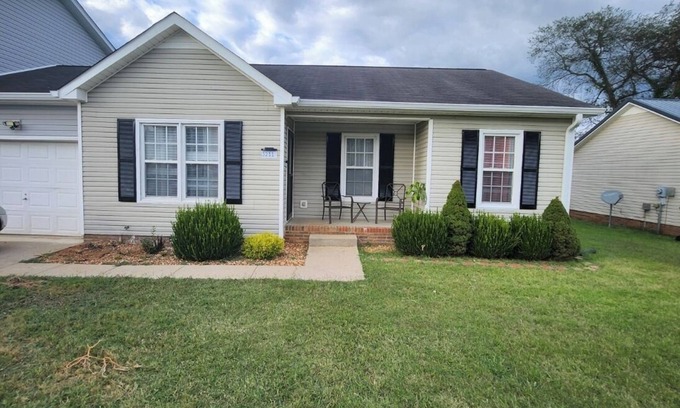 Clarksville House | Senseney Cottage~Pet Welcome, Fenced Yard