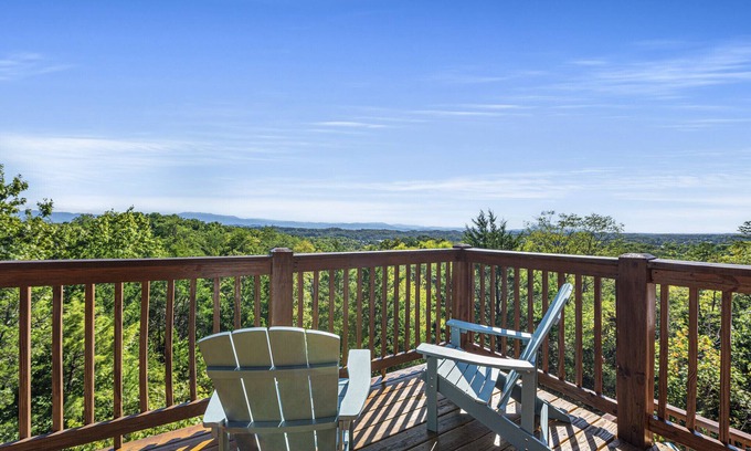 Sevierville Cabin | Sep 30-Oct 3 still available! 3br 3 bath - View - Game Rm - Hot Tub - 18mi to PF