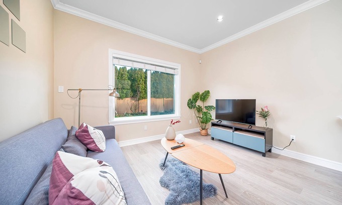 Steveston House | separate entrance large 1 bedroom suite