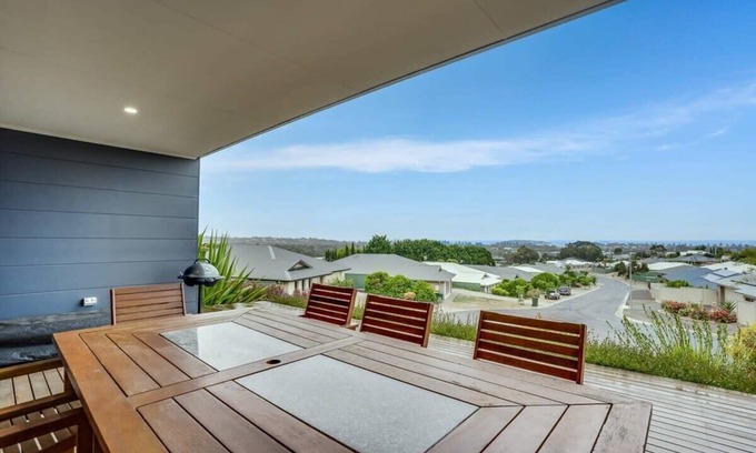 Victor Harbor House | Serendipity - 27 Shields Crs Encounter Bay