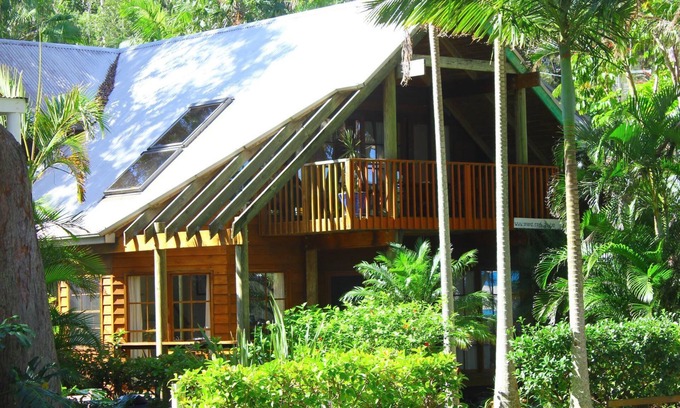 Smiths Lake House | Serendipity on SmithsLake Waterfront Cosy Fireplace Kayaks Pets Amazing Beachesn