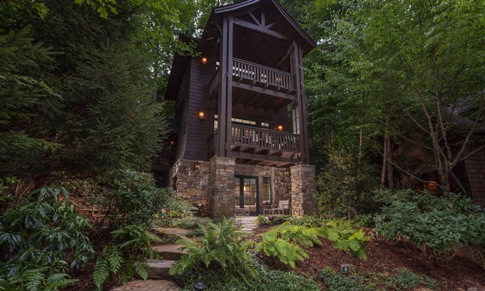 Cheshire House | Serendipity Treehaus | Chic Cheshire Village Home 1 Mile from Black Mtn