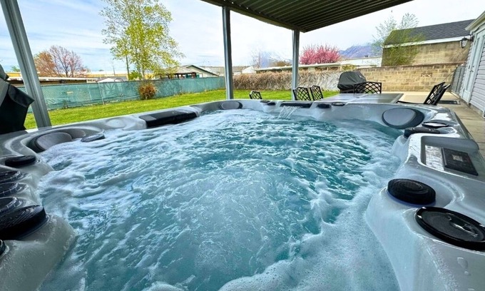 Murray House | Serene 1600 Sq Ft Home Near Dimple Dell Park