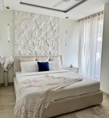Lahore Apartment | Serene 1BHK Central Gulberg Self check-in WiFi Pool
