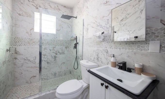 Venetian Road Settlement Apartment | Serene 1BR in Venetian ,WiFi, AC, mins to beach perfect retreat! SJResidences105