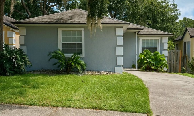 Arlington House | Serene 2-bedroom house with AC in Jacksonville