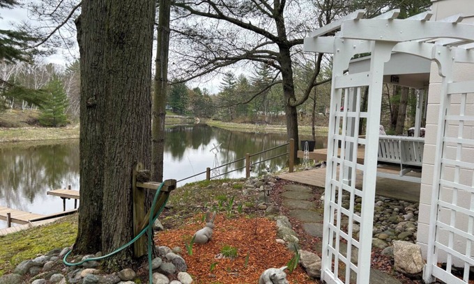 Gladwin Cottage | Serene 3-bedroom cottage with WiFi on Secord Lake in Gladwin