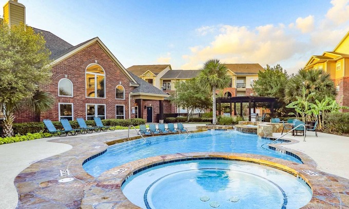 Pearland Apartment | Serene and Cozy Family-friendly1 bdrm Apt w/Lakeview in Pearland, TX!