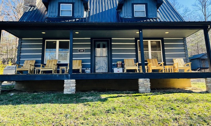 Irvine Cabin | Serene, beautiful views w/ hot tub, fully equipped-20 minutes to Attractions