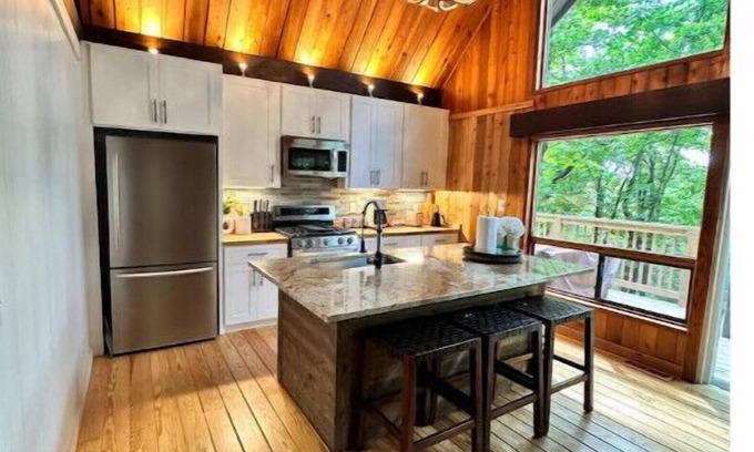 Tate Cabin | Serene Chalet Surrounded by Trees with Hot Tub & Resort Amenitiesn