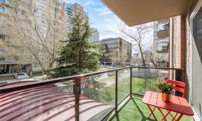 Connaught Condo | Serene Family Friendly Downtown Getaway!