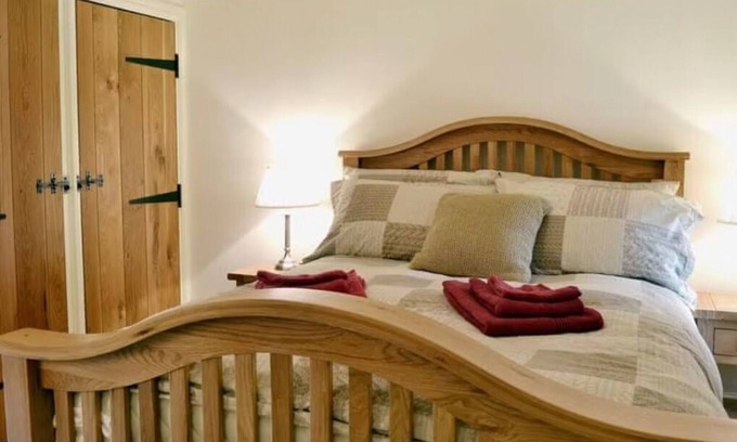 Tregaron Cottage | Serene Golygfar Cottage Retreat in Ystrad Meurig