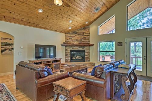 Pinetop-Lakeside House | Serene Lakeside Cabin with Decks and Edler Lake Views!