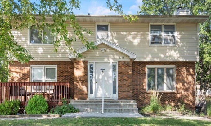 Clive House | Serene Large Duplex in West Des Moines