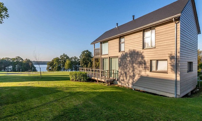 Froidchapelle Villa | Serene Luxe Lakeside Stay