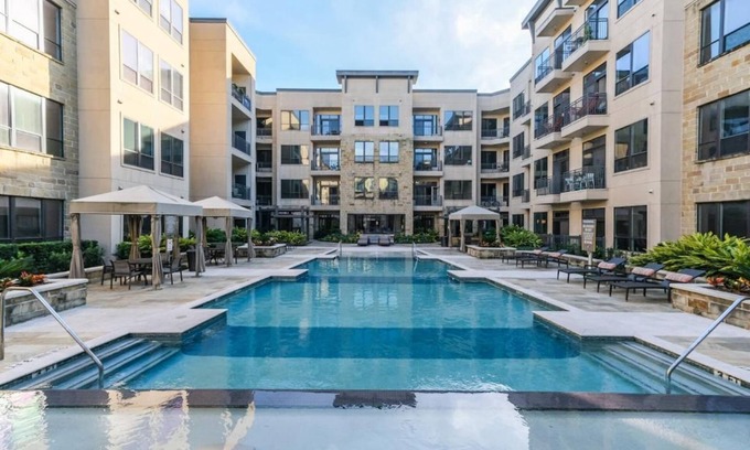 Montrose Apartment | SERENE MIDTOWN SUITE W/FREE PARKING & WiFi