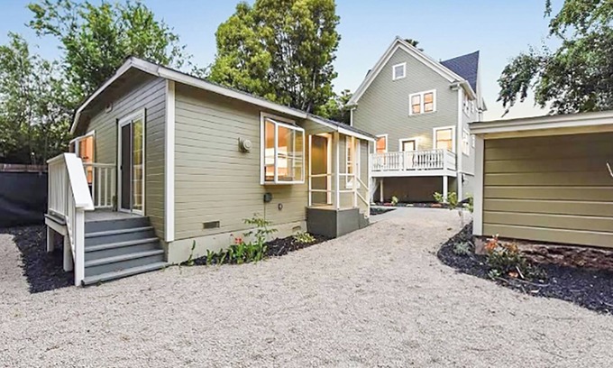 South Berkeley Cottage | Serene Sequoia Cottage - Near UC Berkeley - Fully Equipped