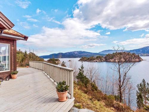 Sveio House | Serene Waterfront Retreat-By Traum
