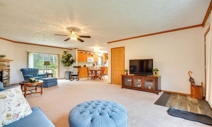 Zanesville Apartment | Serene Zanesville Getaway: Hot Tub, 2 Decks!