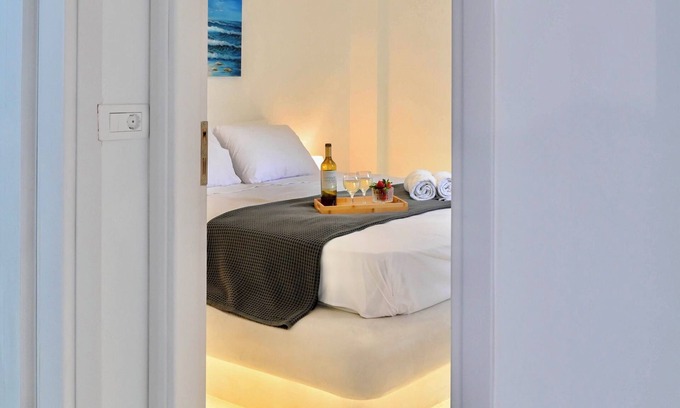 Kamari Apartment | Serenite 2 Bd Santorini Getaway with Sea View