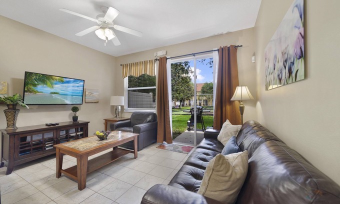 Crestwynd Bay House | Serenity - Family & Pet Friendly, 10 Minutes to Disney & Attractions