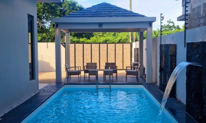 Pereybere Villa | Serenity I Villa : 4 Ensuite Bedrooms, Heated Pool Feature & Cozy Living Spaces.