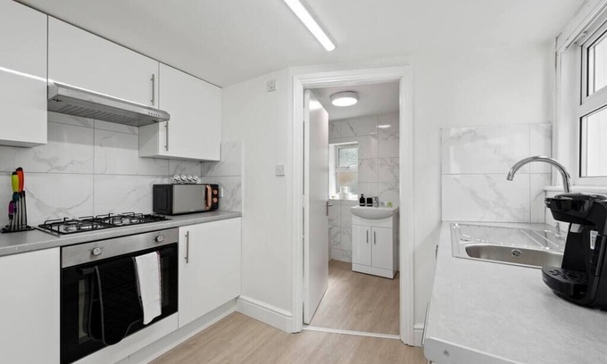 Tottenham House | Serenity, Scenery, Shopping, and Sports