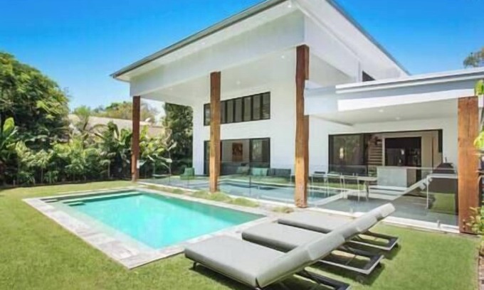 Suffolk Park House | SERENITY - Tallows Beach