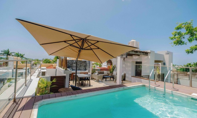 Colonos Cuzamil Apartment | Serviced 1-Bedroom Apartment · Rooftop BBQ + Pool · Bikes · Security