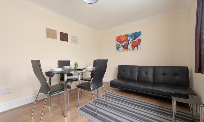 Harlow Apartment | Serviced Accommodation near London and Stansted - 3 bedrooms