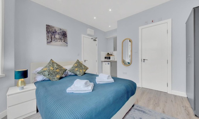 Hillingdon House | Serviced En-Suite West Drayton near Heathrow