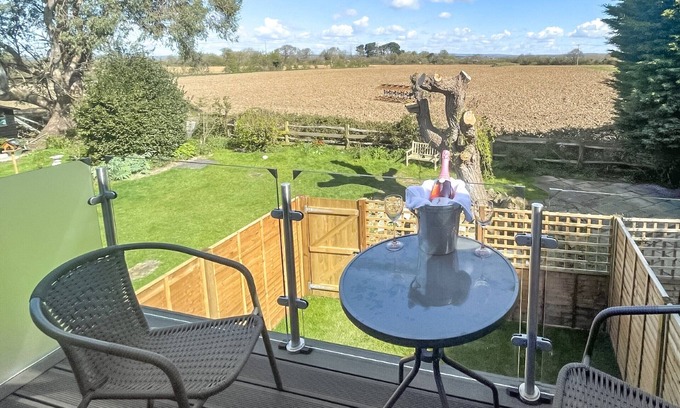 Felpham Cottage | Set in a tranquil location with a balcony overlooking the fields and countryside.